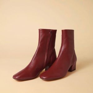 Rouje Lara ankle boots. Size: FR 40/ US 8. Color: Napa Bordeaux
